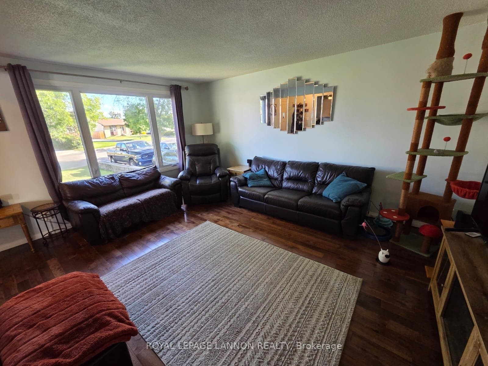 554 Churchill Drive photo 8
