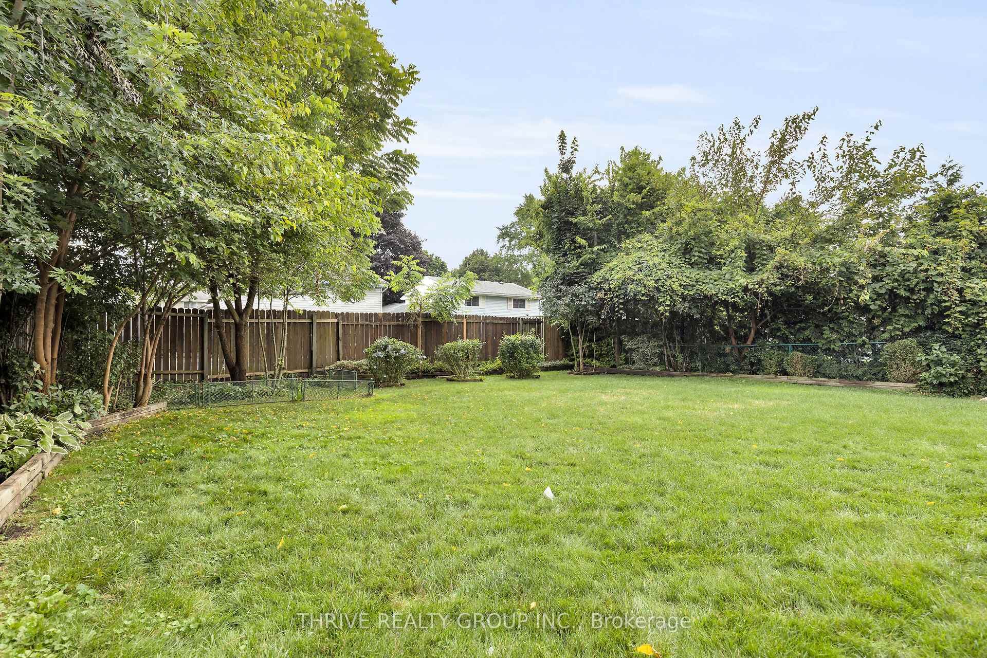 168 Wellesley Crescent photo 29