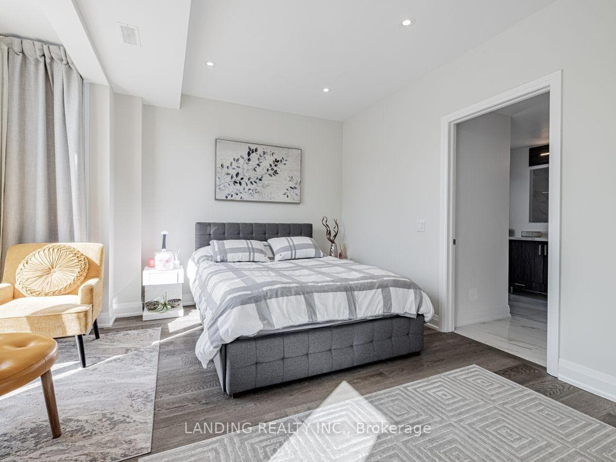 17 Greenbriar Road Unit 1 photo 12