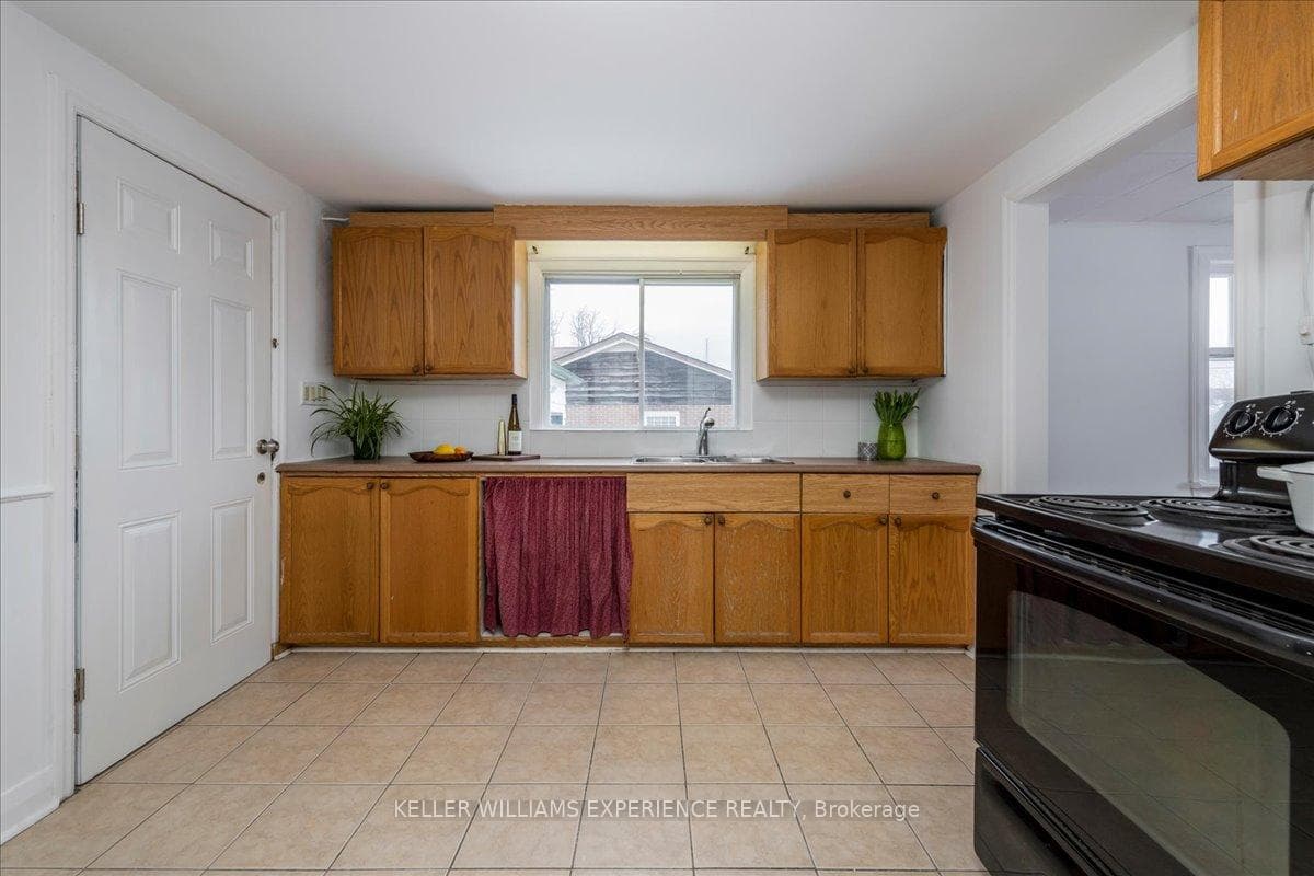 116 Huronia Road photo 8