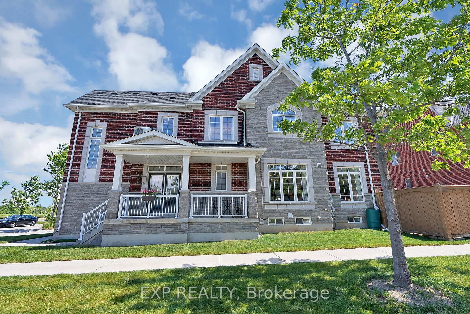 51 Living Crescent photo 1