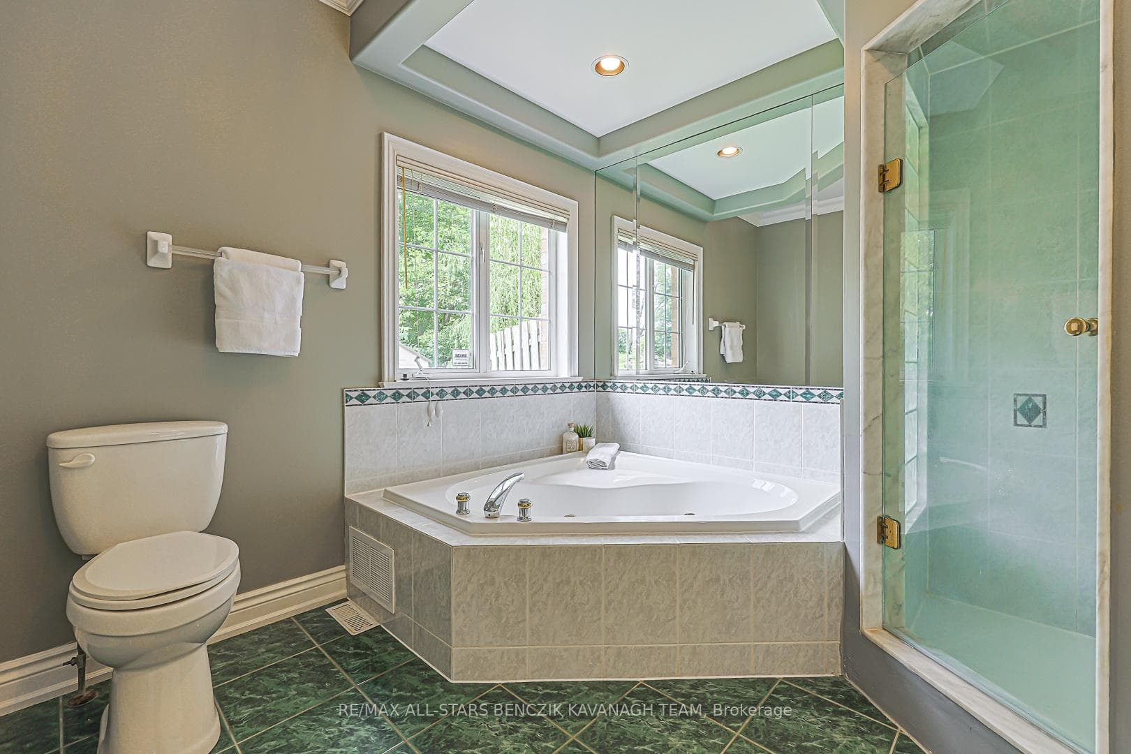 5633 Lakeshore Road photo 17