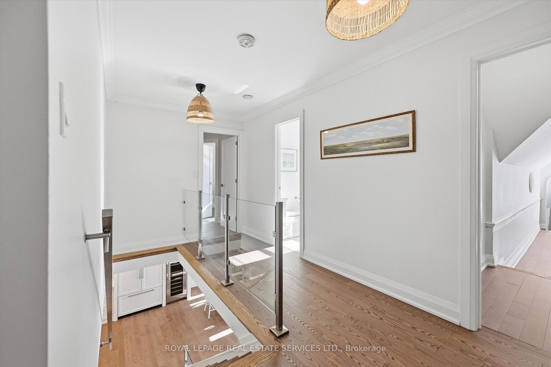 Gorgeous Oak Hardwood Flooring T/O Upper Level