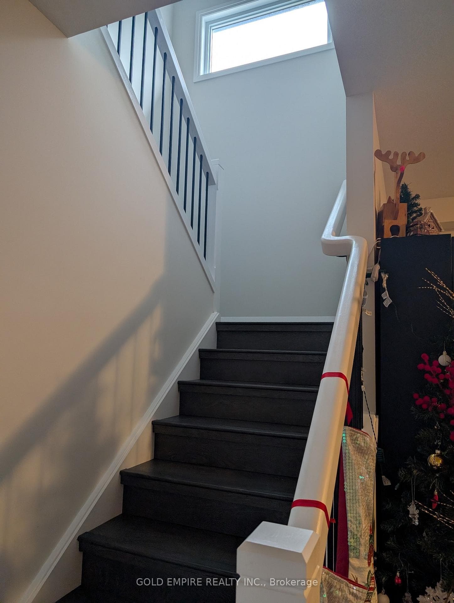 72 CASH Crescent photo 12