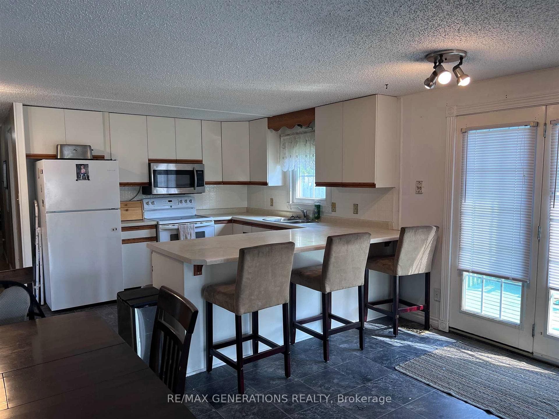 72 Jackson Crescent photo 5