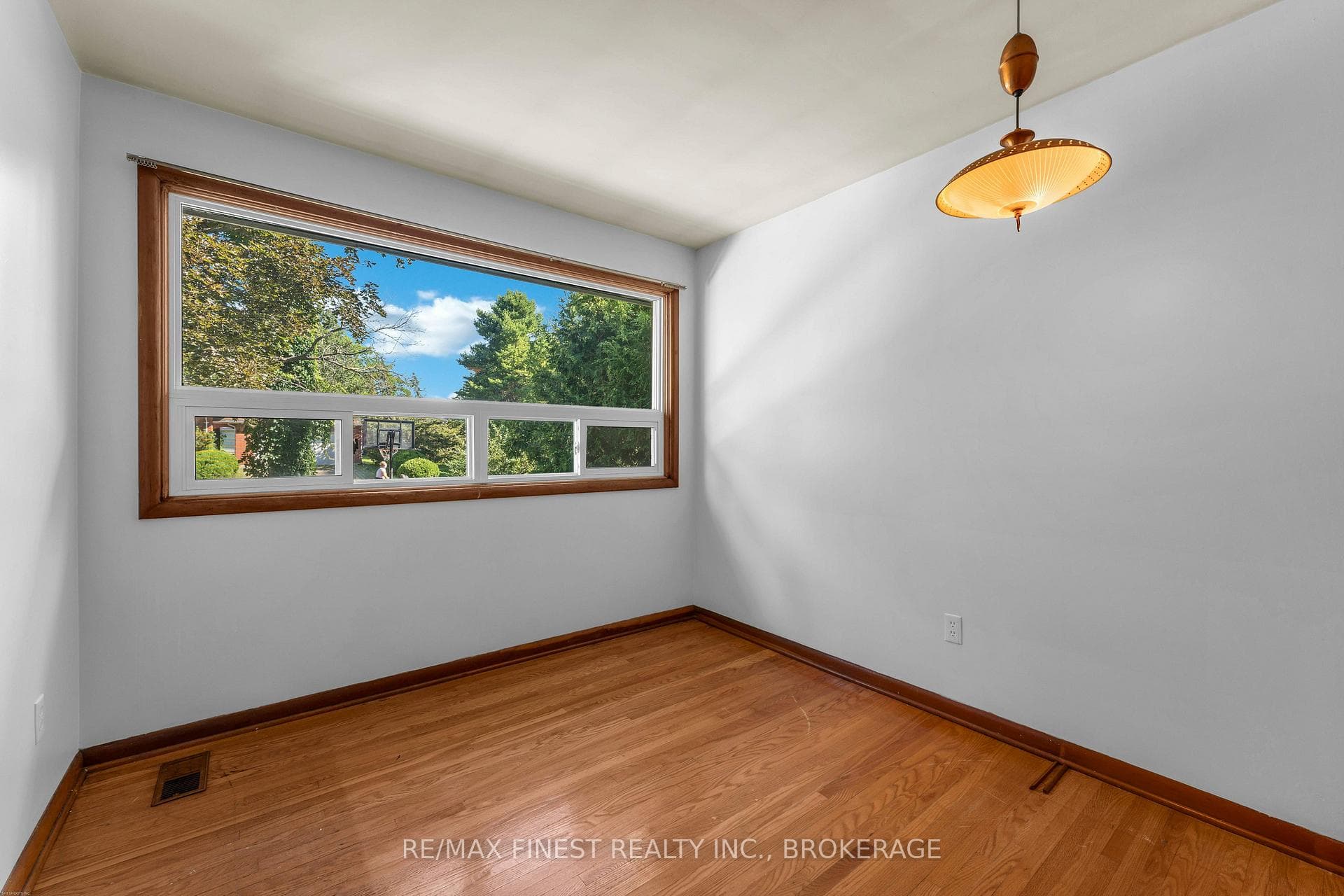 60 Sherwood Drive photo 9