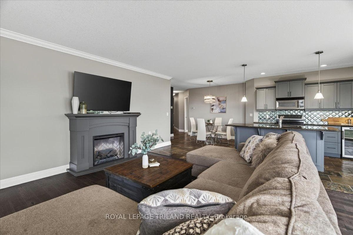 250 Pall Mall Street Unit 908 photo 5
