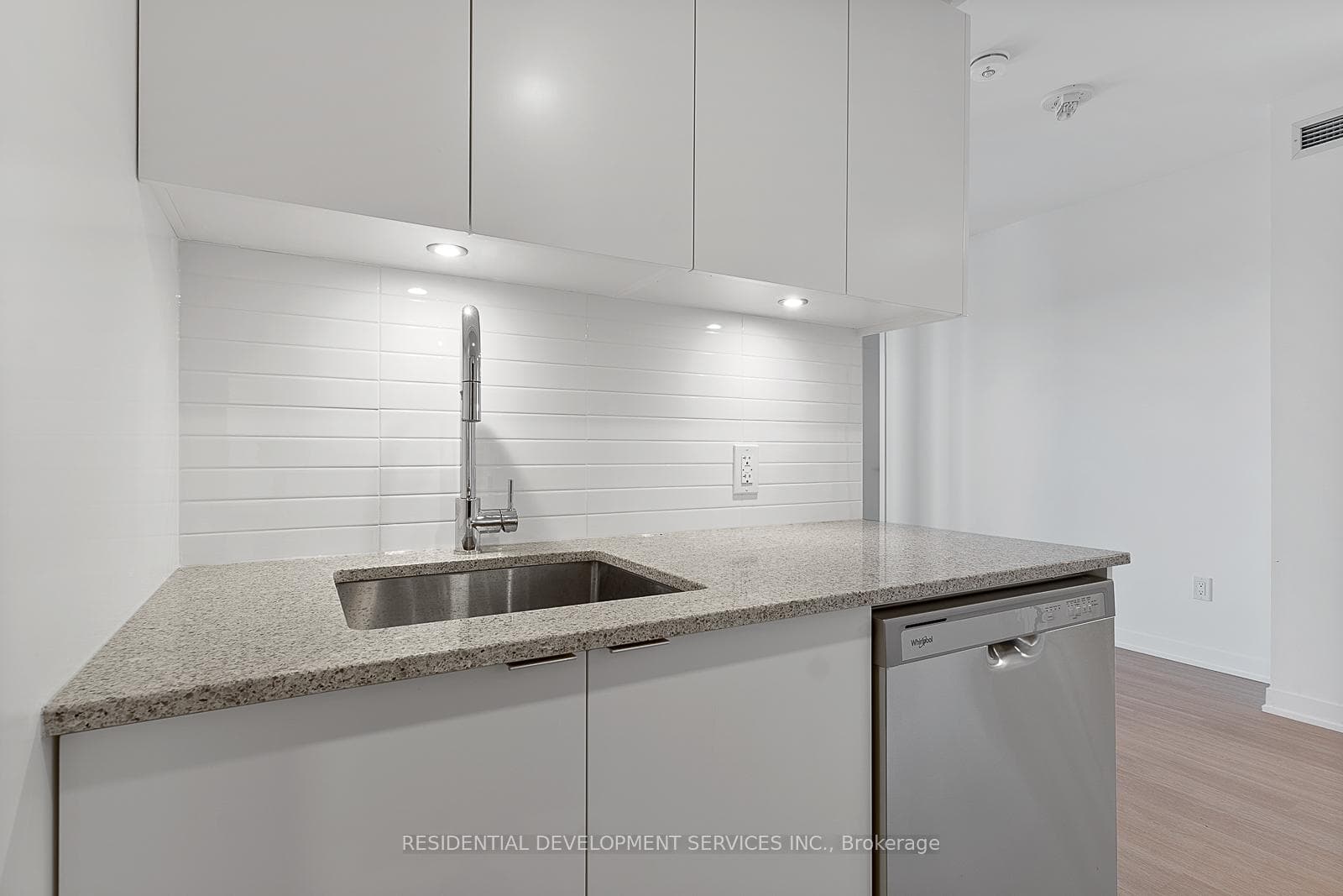 500 Wilson Avenue Unit 401 photo 4