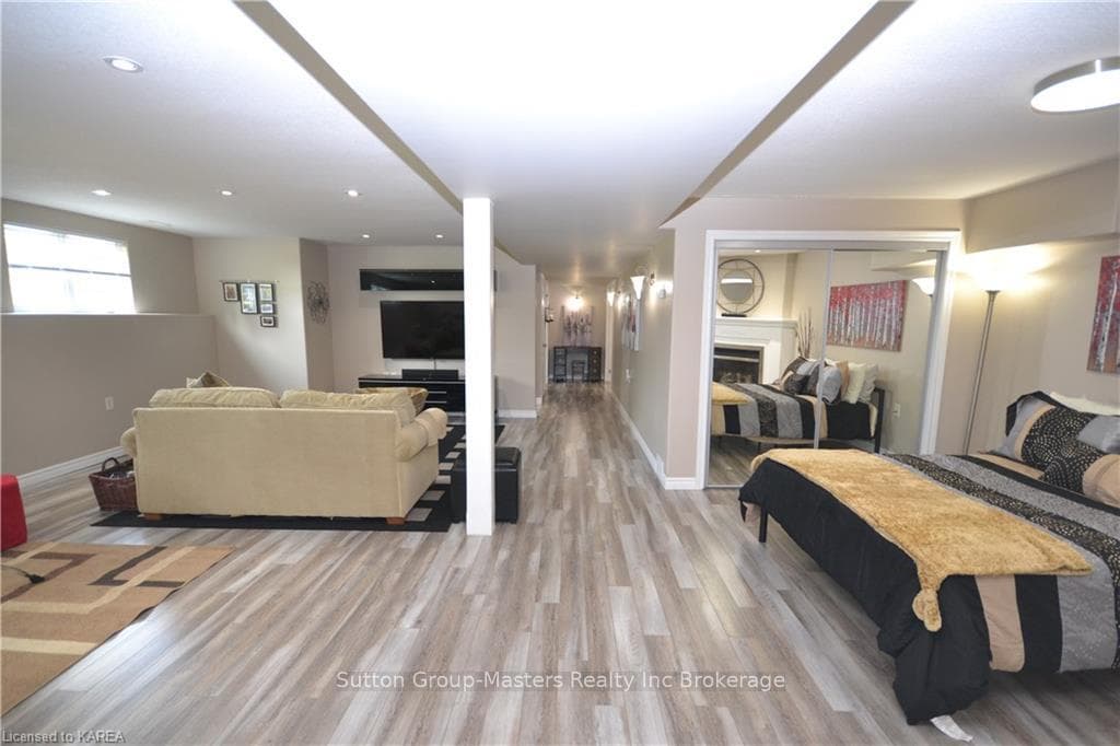 4048 SYDENHAM Road photo 41