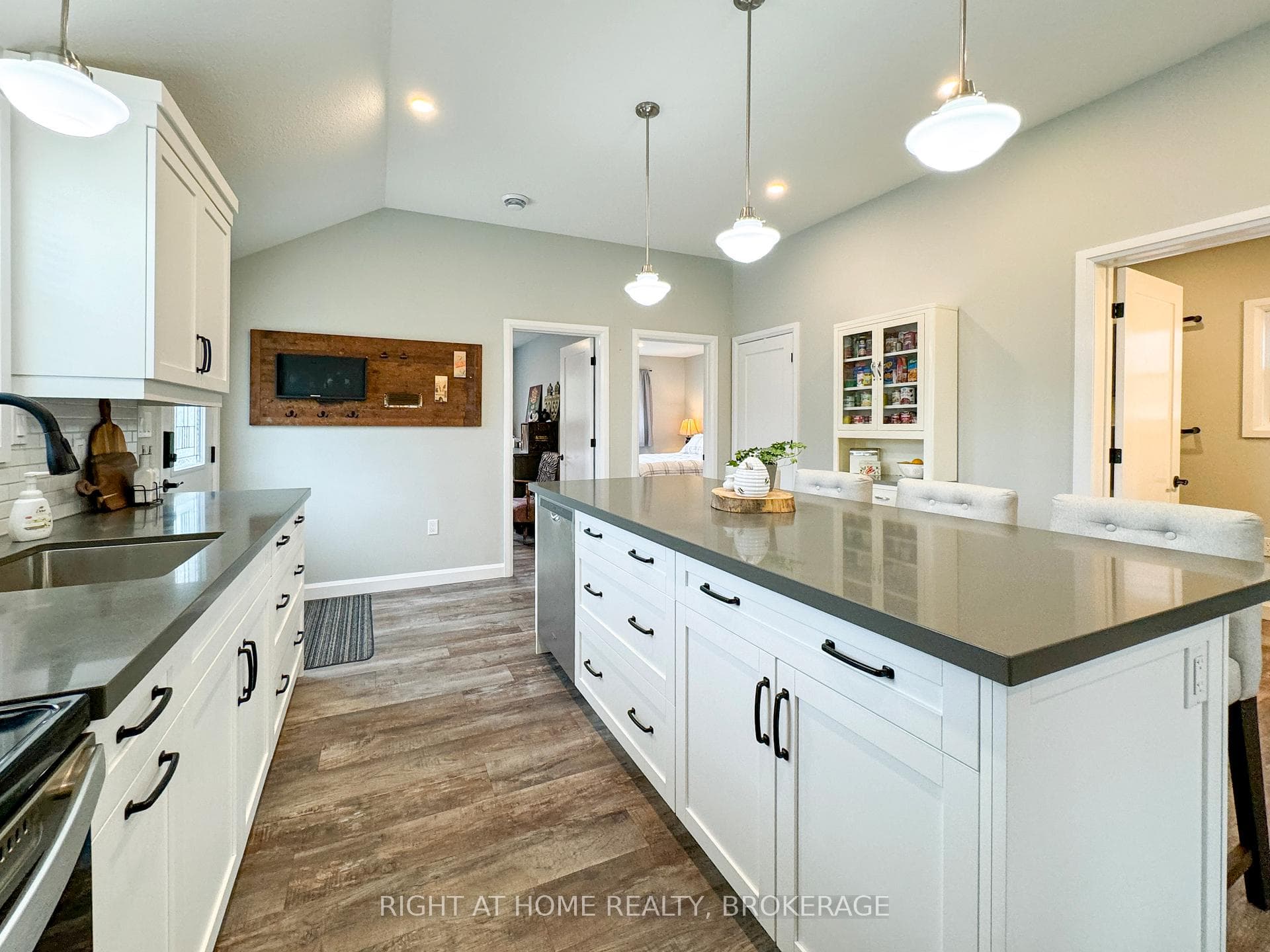 16 NORTHGLEN Avenue photo 11