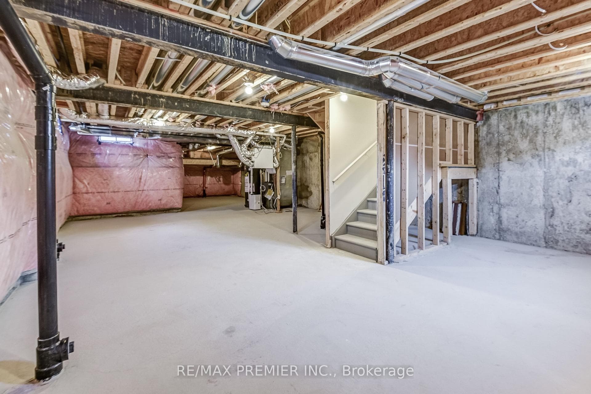 311 Coronation Road photo 32