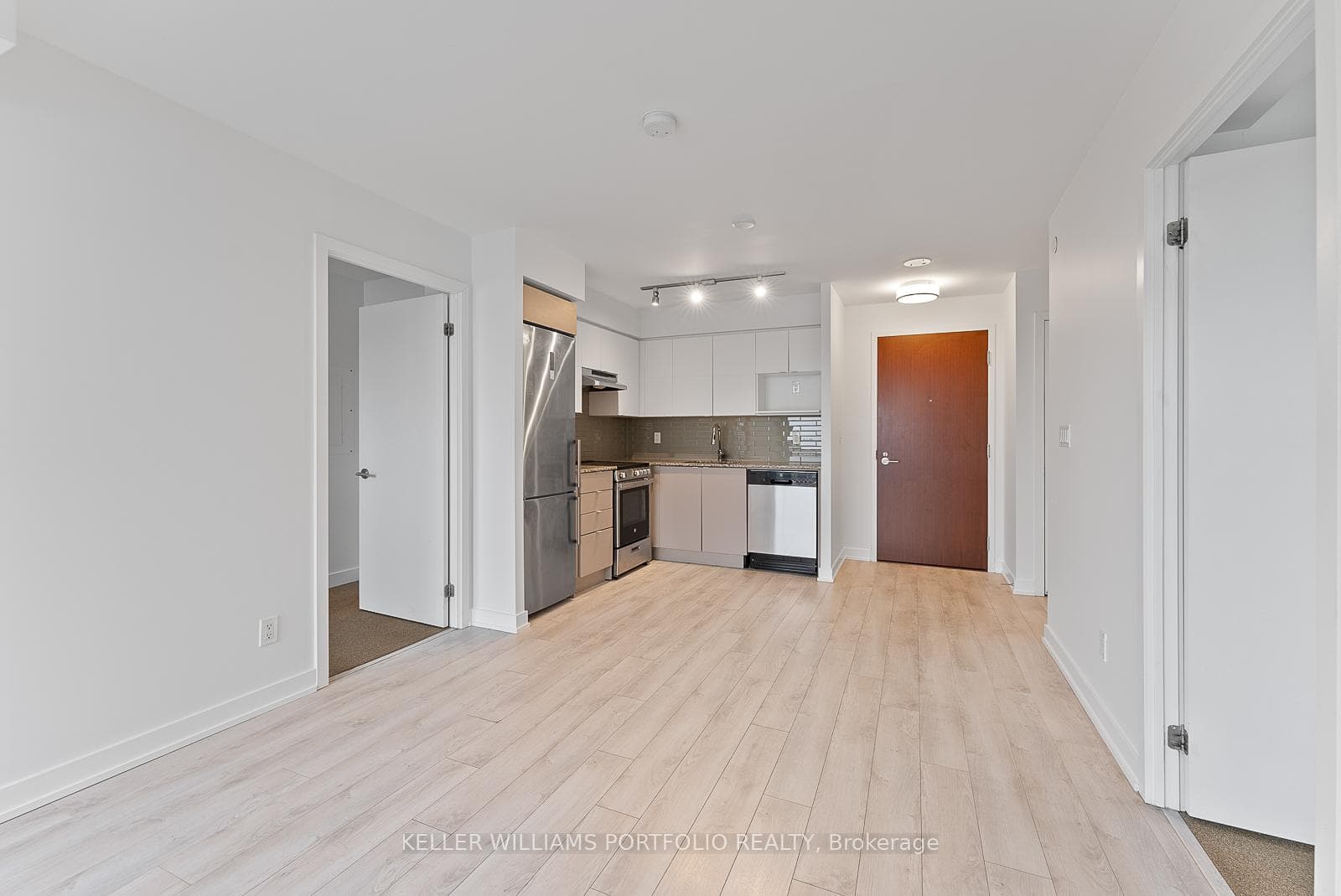 120 Varna Drive Unit 1302 photo 9