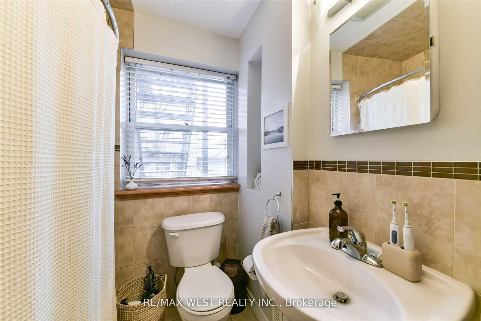 734 Indian Road Unit Main Fl photo 17