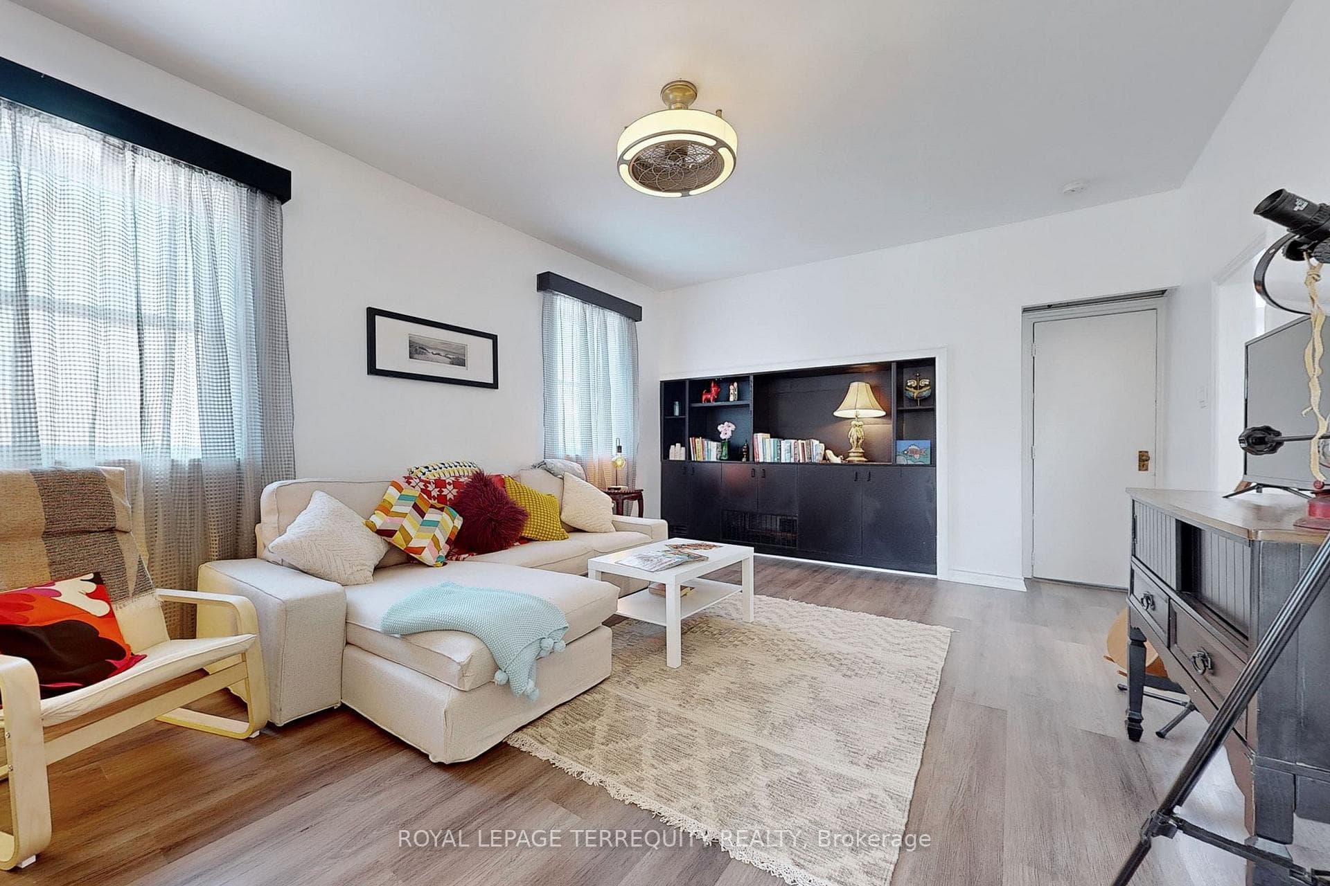 1737 Central Street photo 6