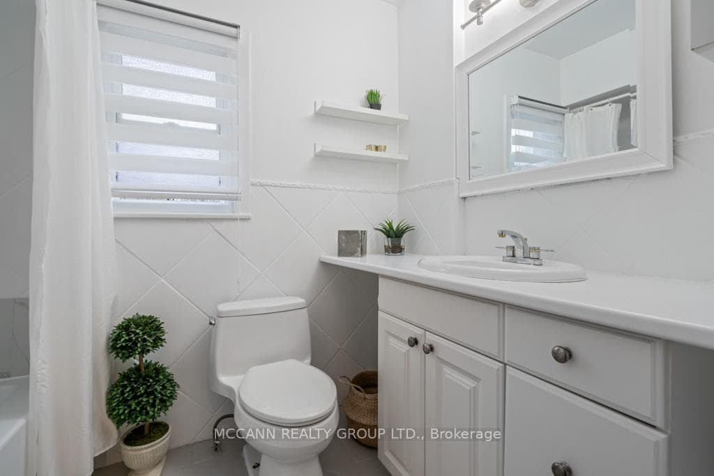 168 Roslin Avenue photo 24