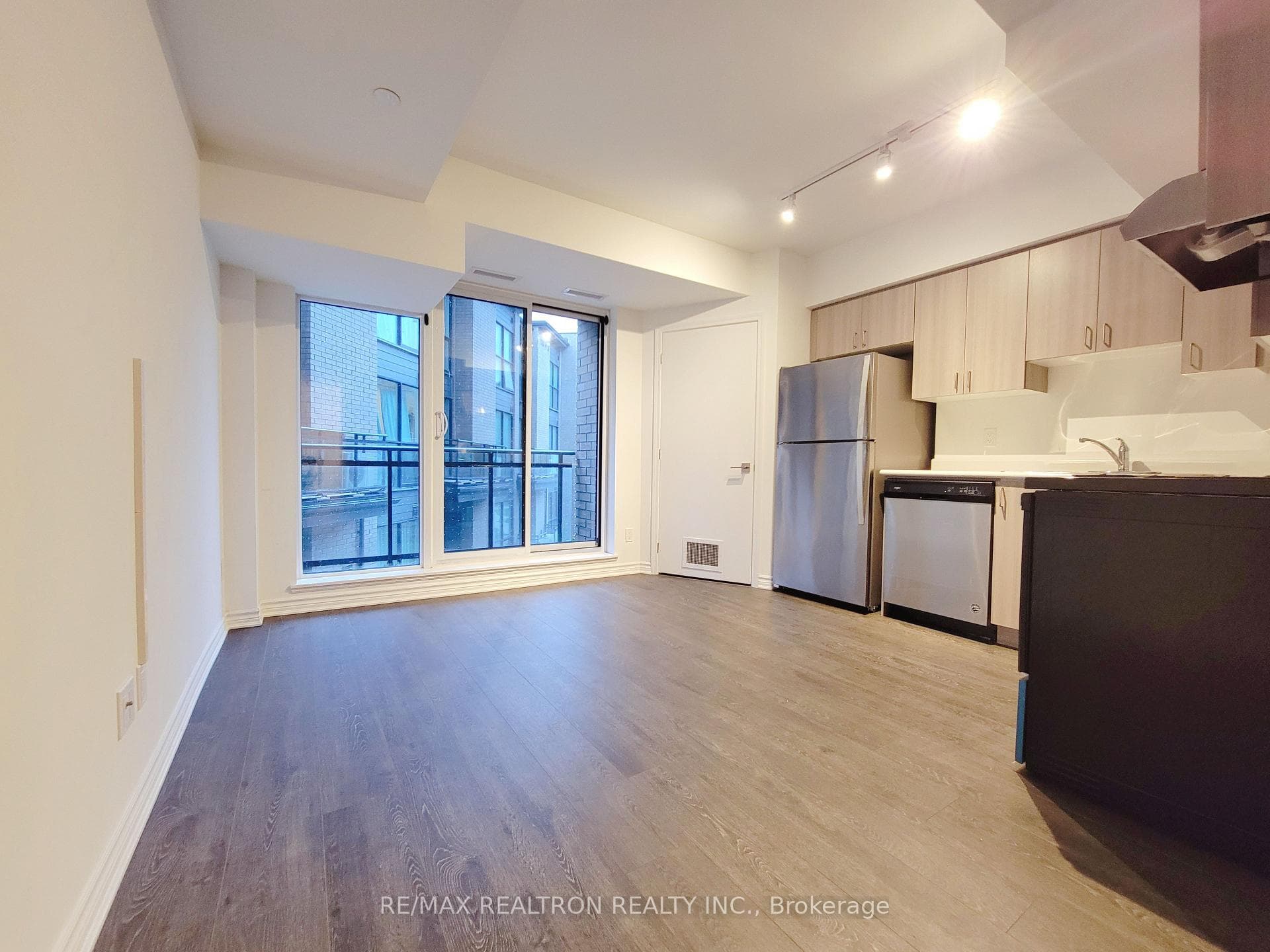 1 Falaise Road Unit 203 photo 2