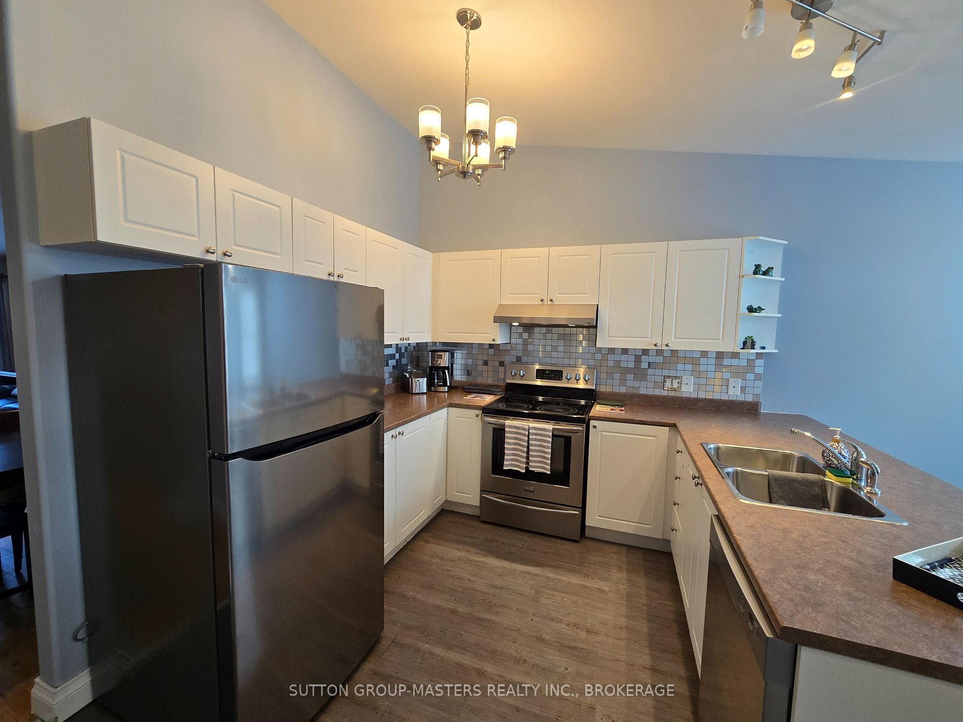 540 Freeman Crescent photo 3