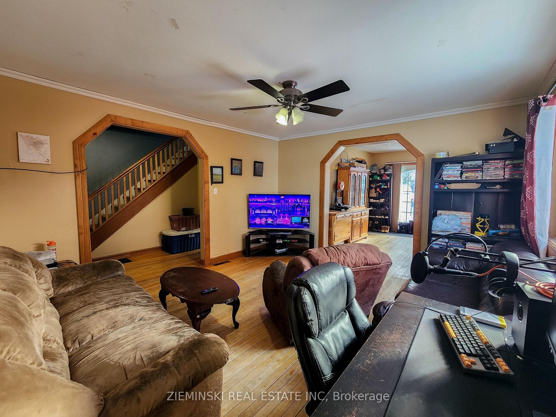 129 Essex Avenue photo 10