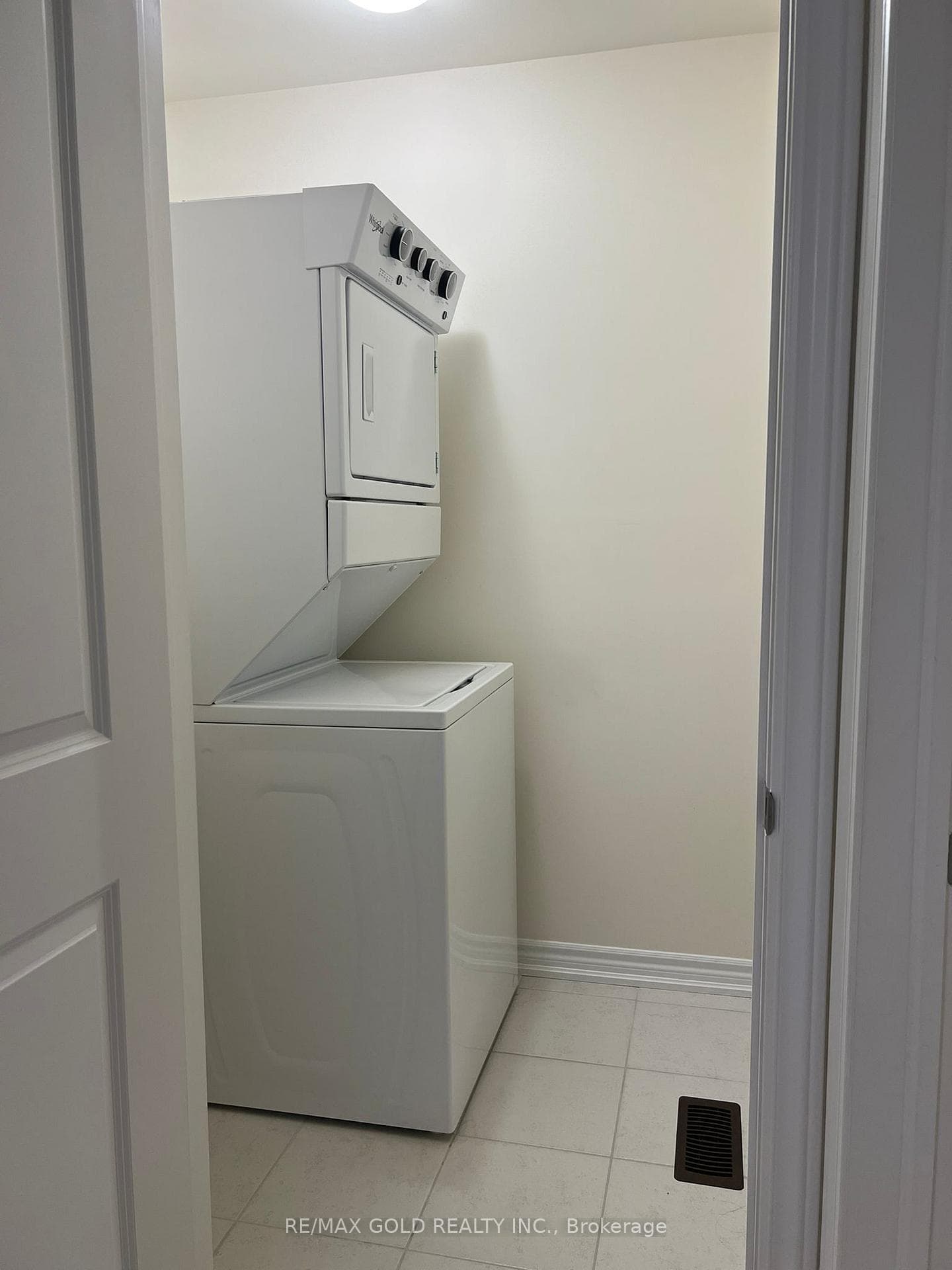 104 Flagg Avenue photo 11