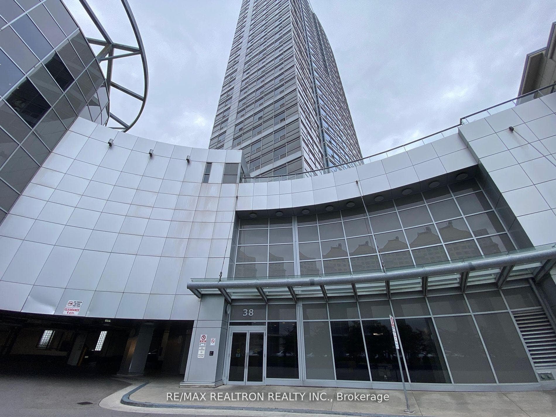 38 Lee Centre Drive Unit 606 photo 1