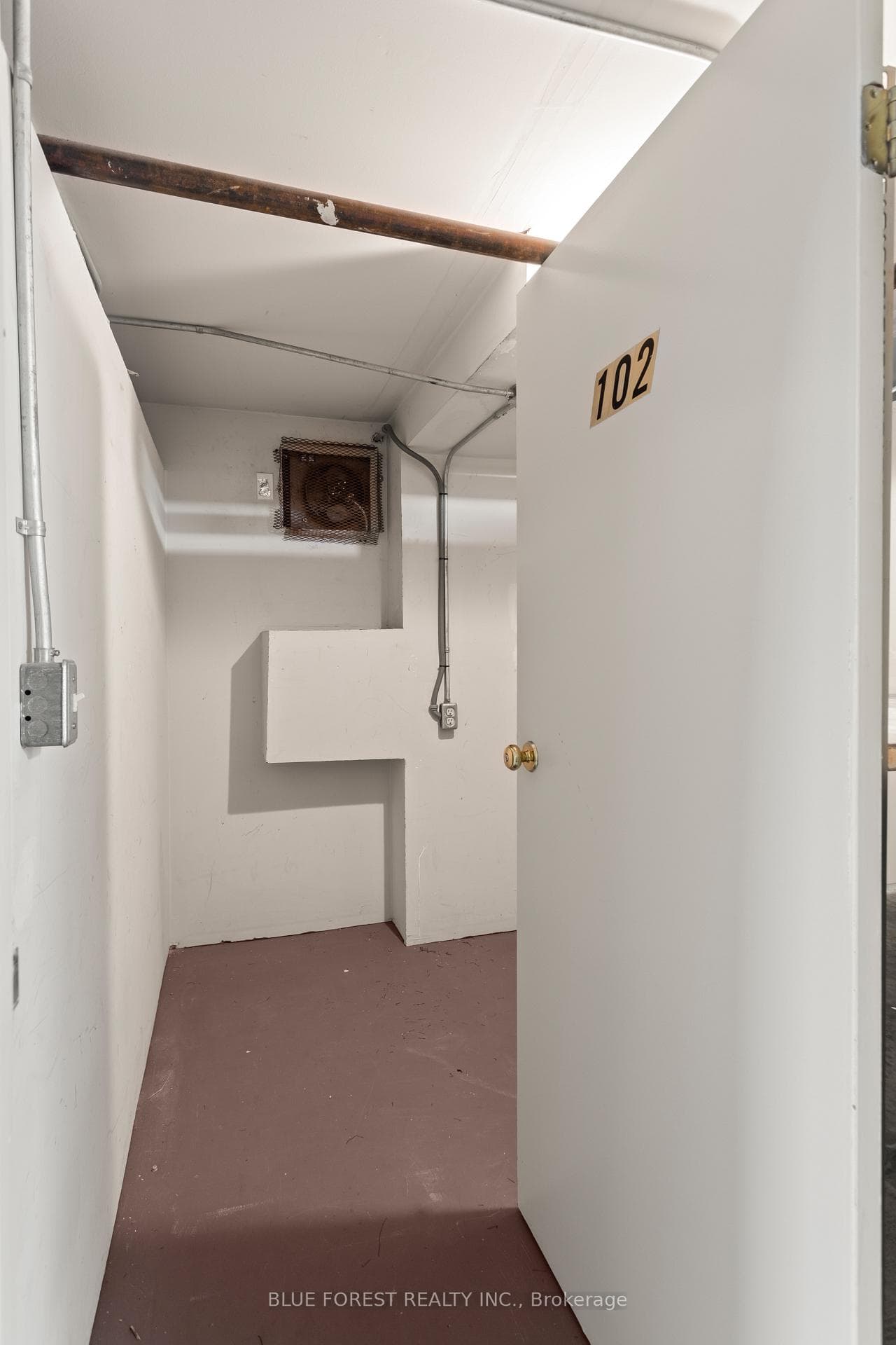460 Wellington Street Unit 102 photo 28