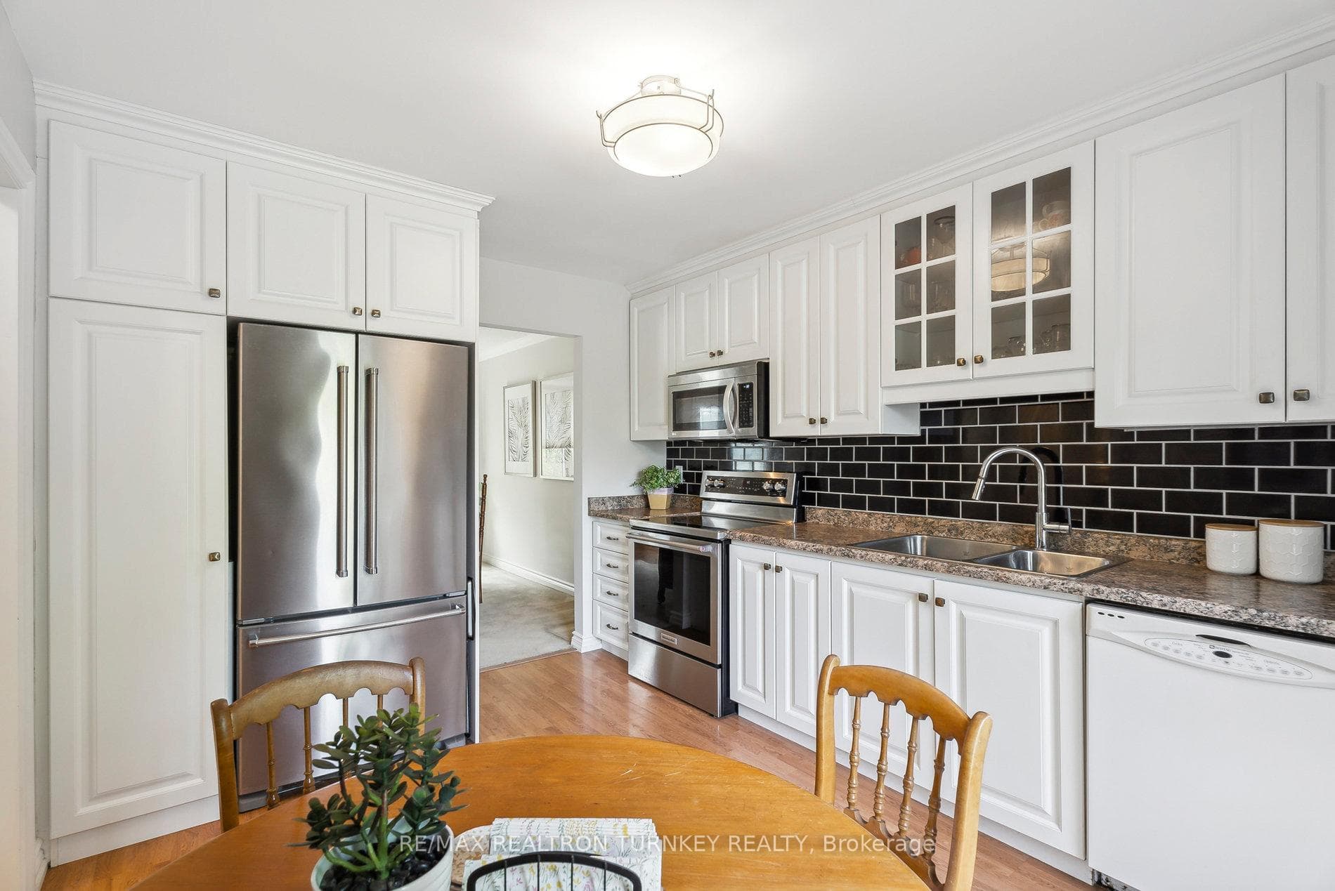 Updated Eat-In Kitchen