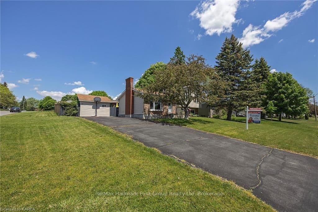 39 ROTHWELL Avenue photo 40