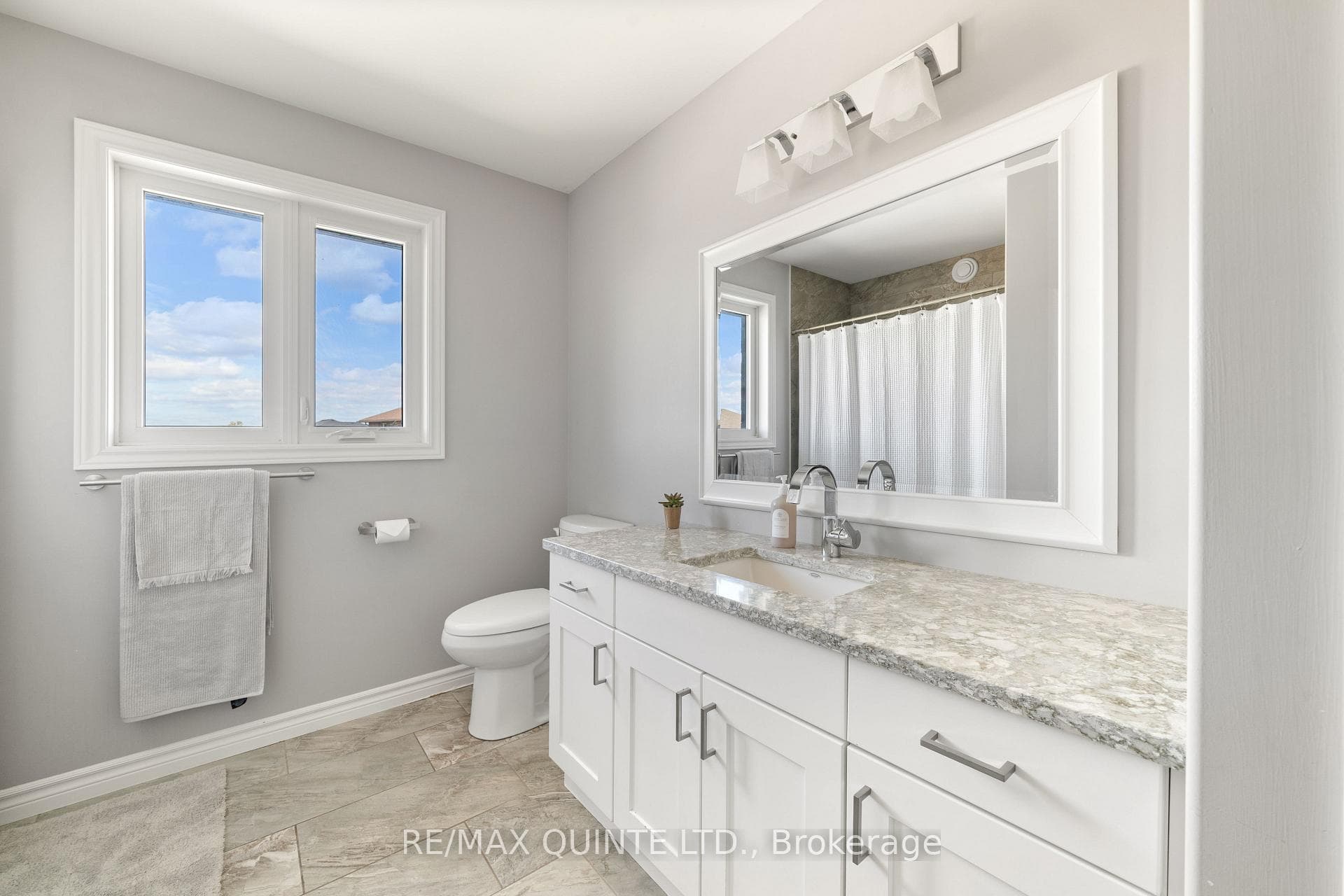 8 Vertis Court photo 26