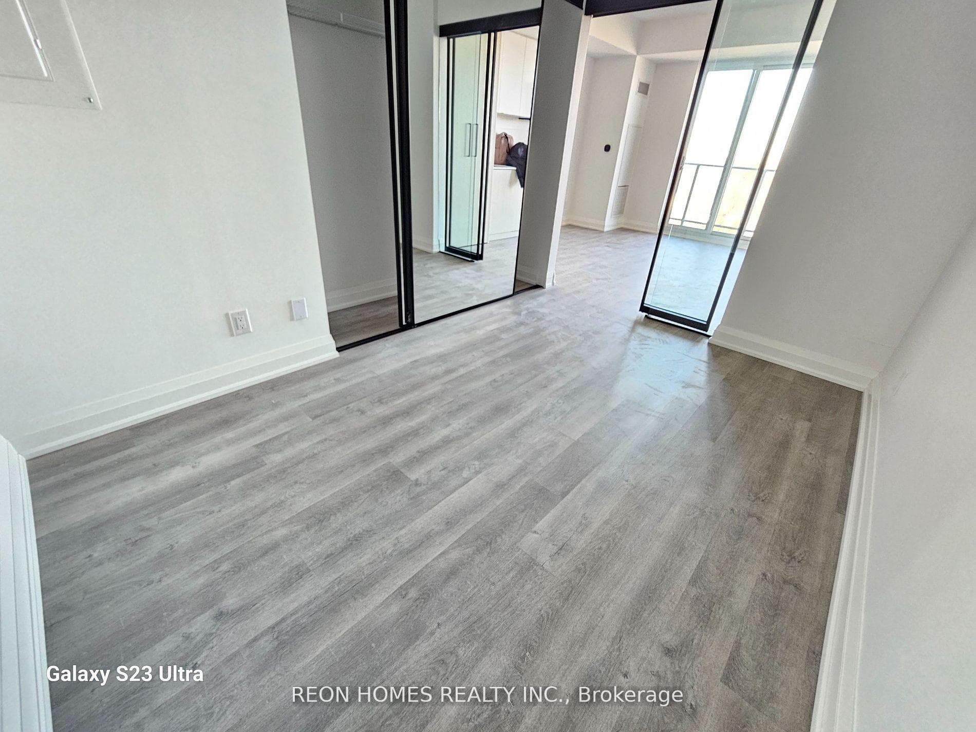 2369 Danforth Avenue Unit 705 photo 23
