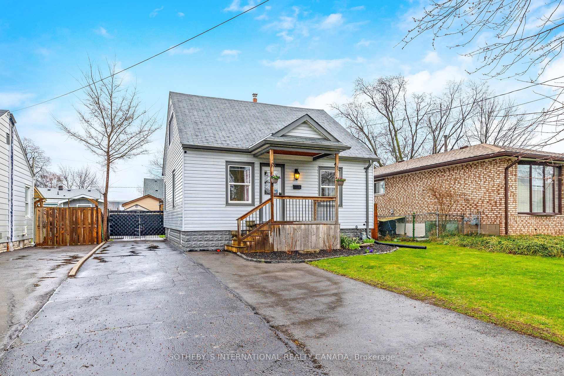 88 Adeline Avenue photo 1