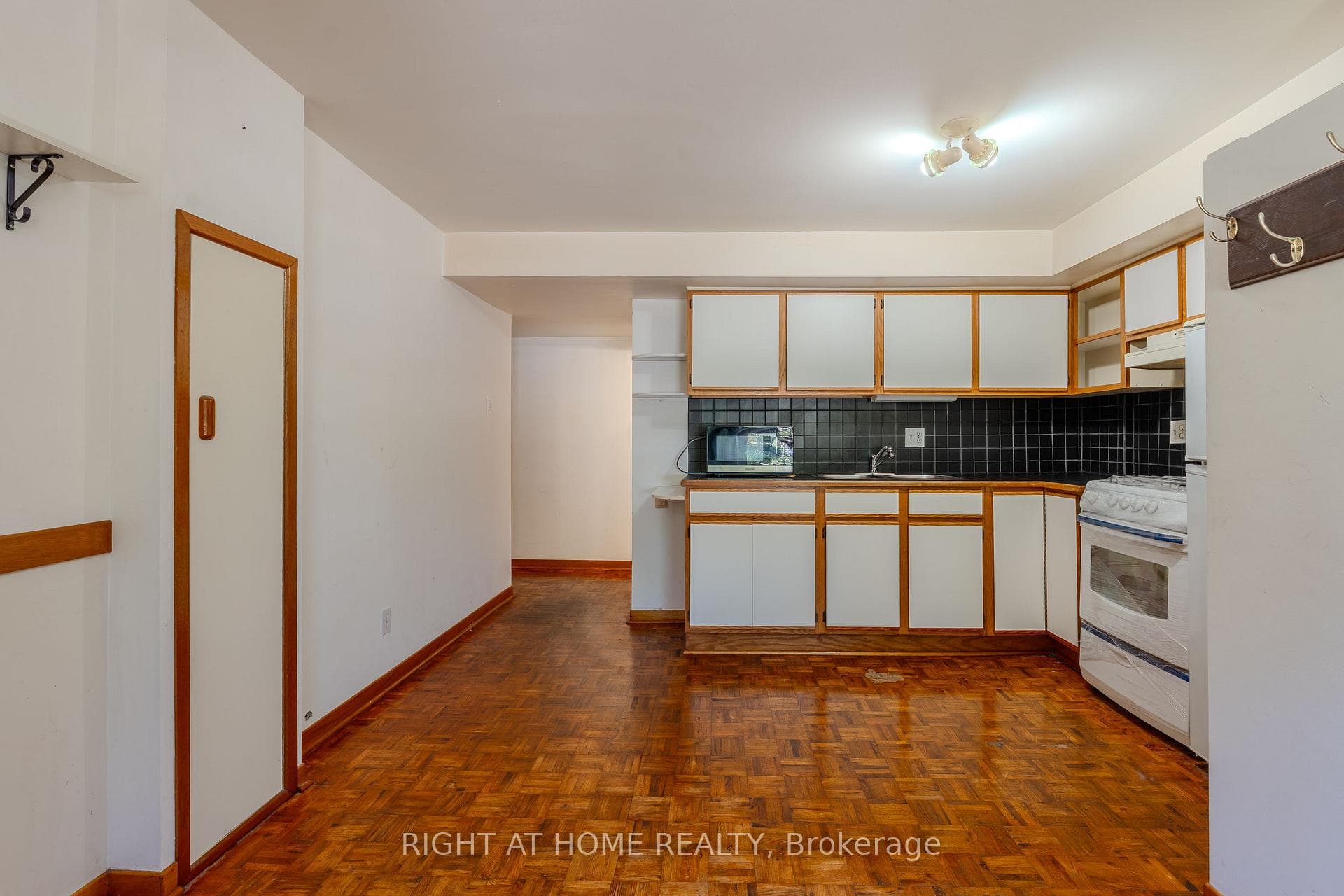 426 Seaton Drive photo 5