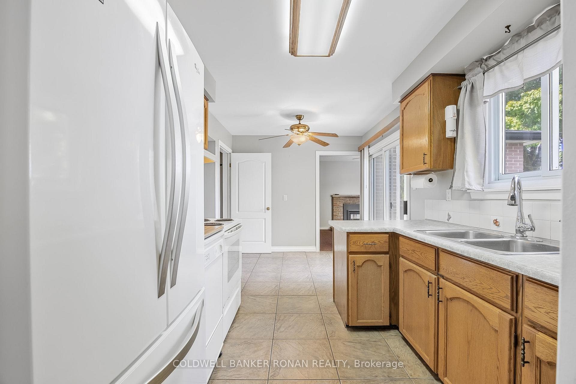 38 Adeline Avenue photo 11