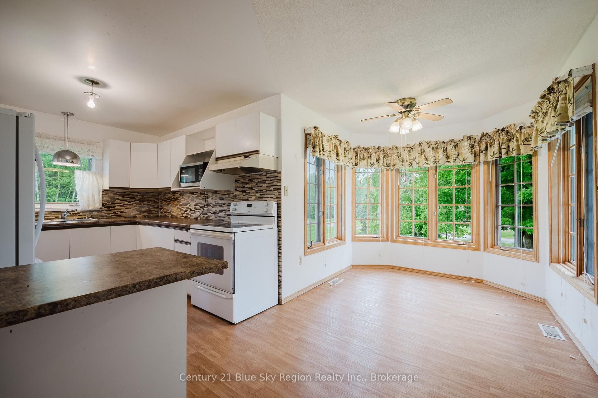 69 Waukegan Road photo 9