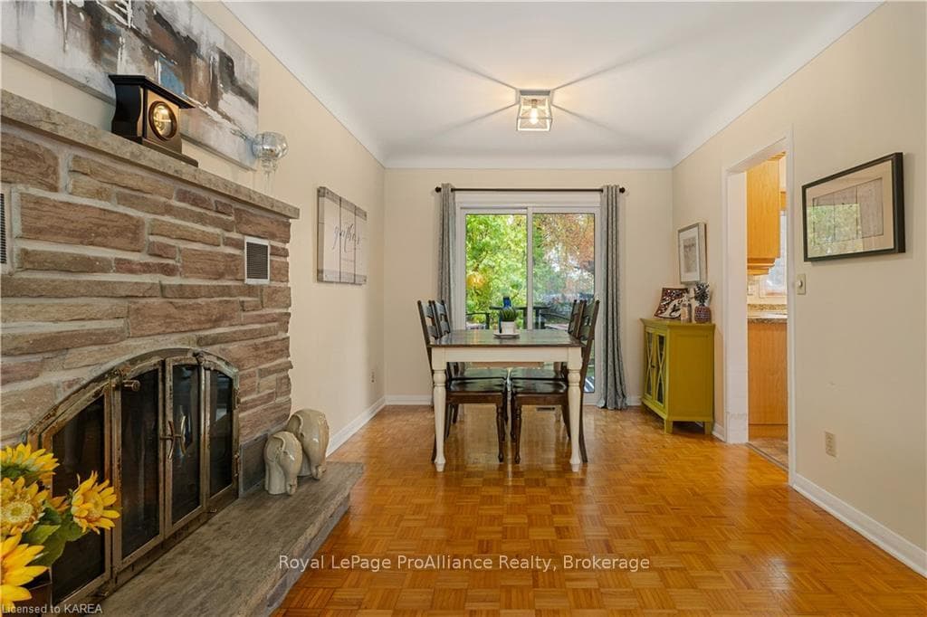 8 MONTGOMERY Boulevard photo 13