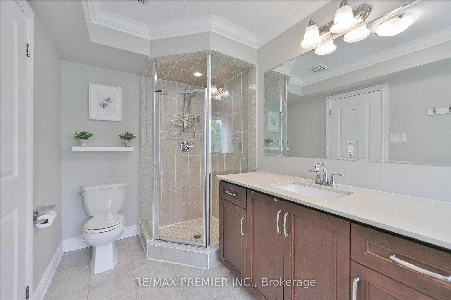 1331 Major Mackenzie Drive Unit 114 photo 17