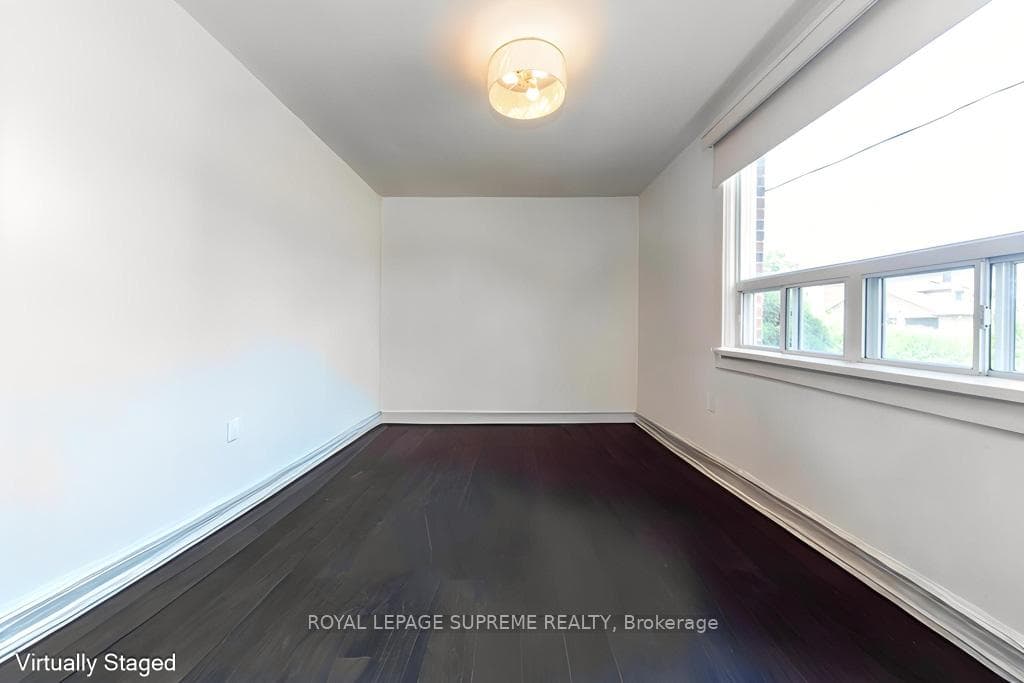 109 Regina Avenue photo 5