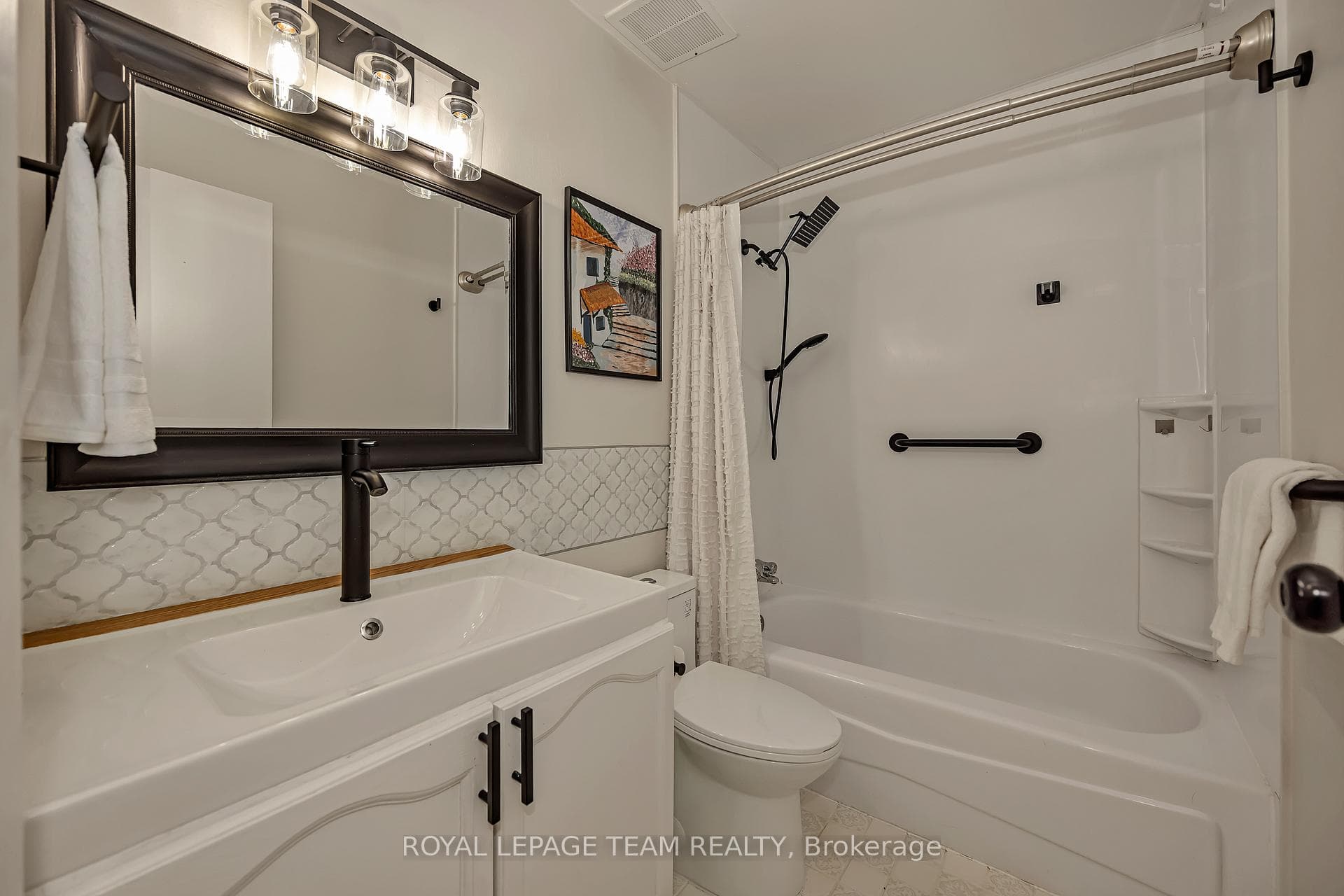 Upgraded Full Bathroom
