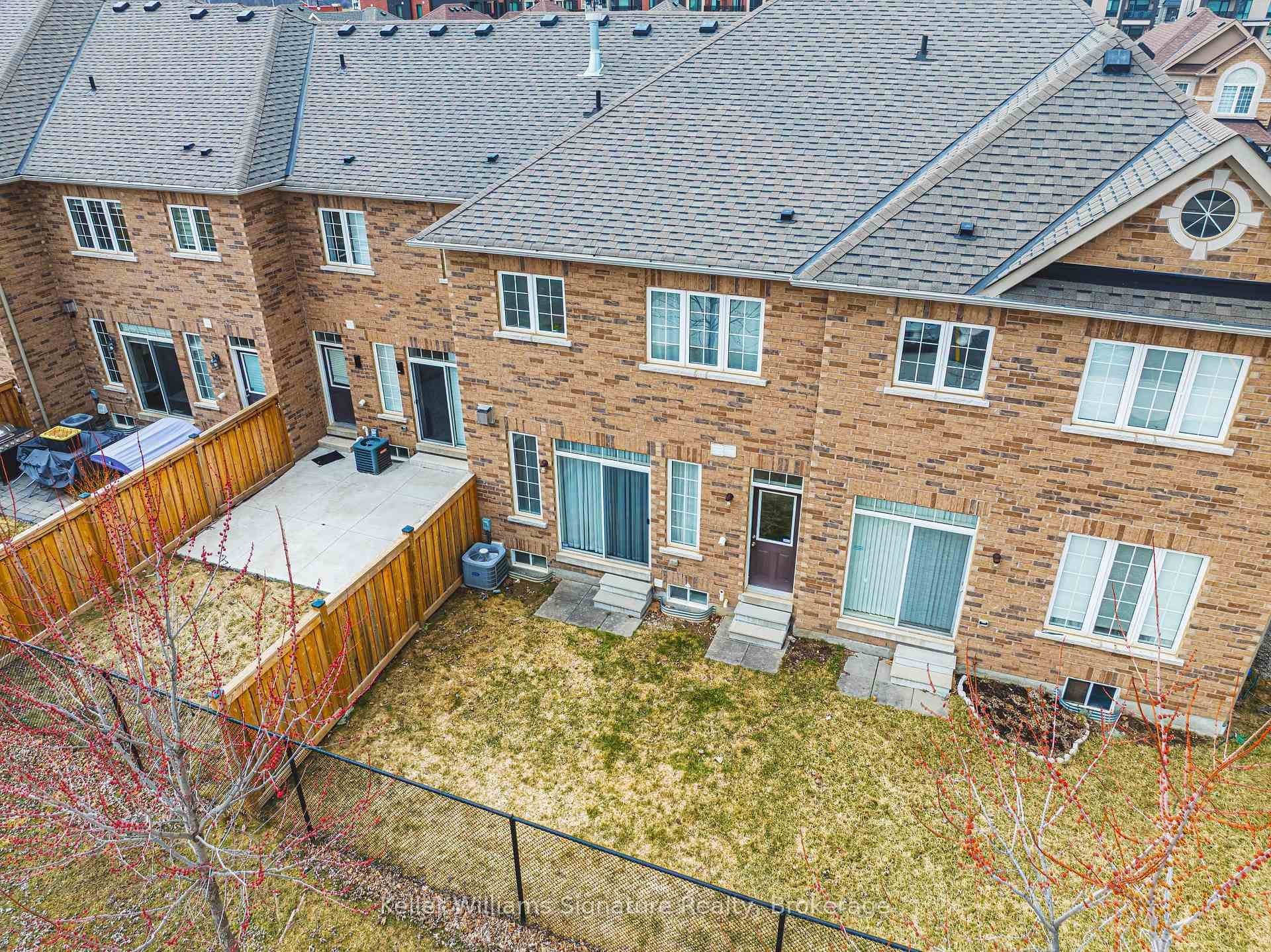 27 Dufay Road photo 40