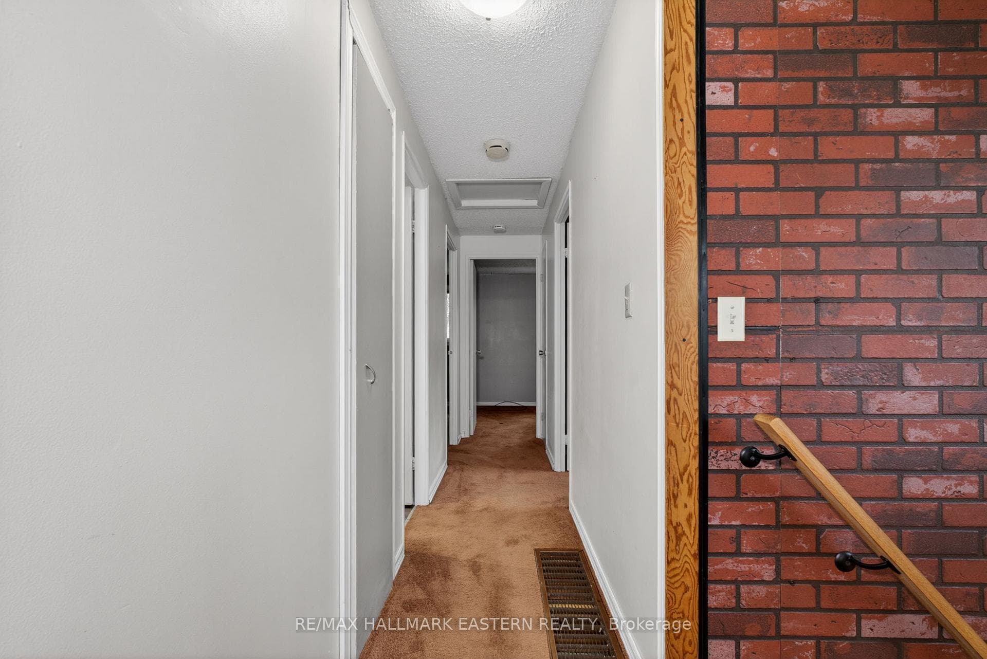 1121 Norman Crescent photo 14