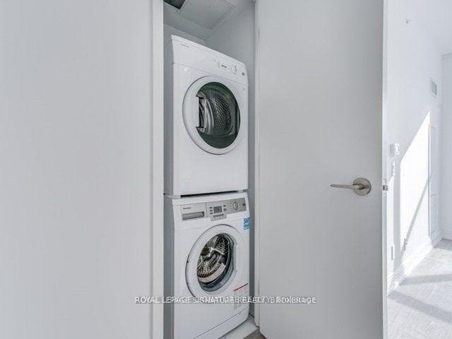 181 Dundas Street Unit 907 photo 8