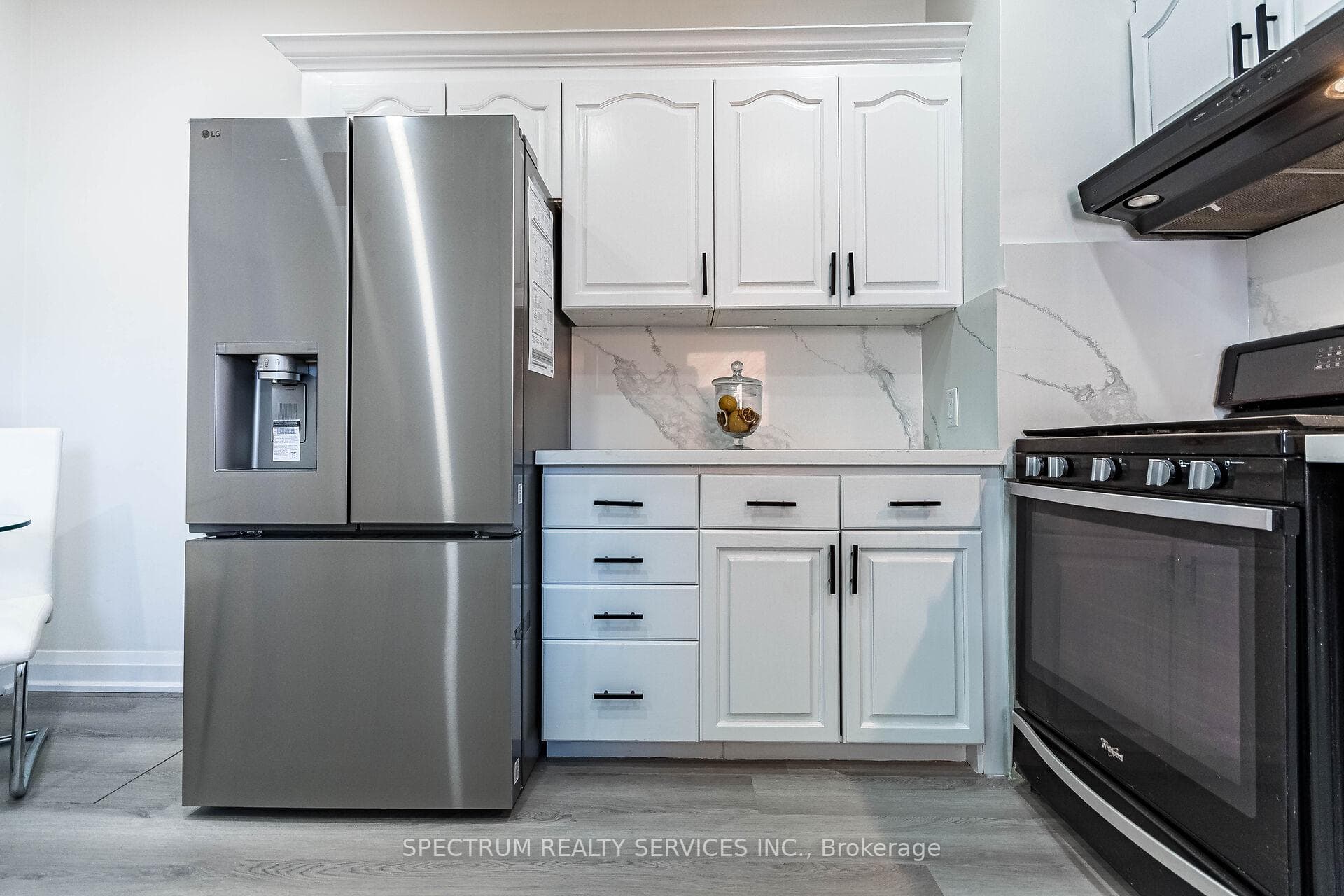 135 East Avenue photo 19