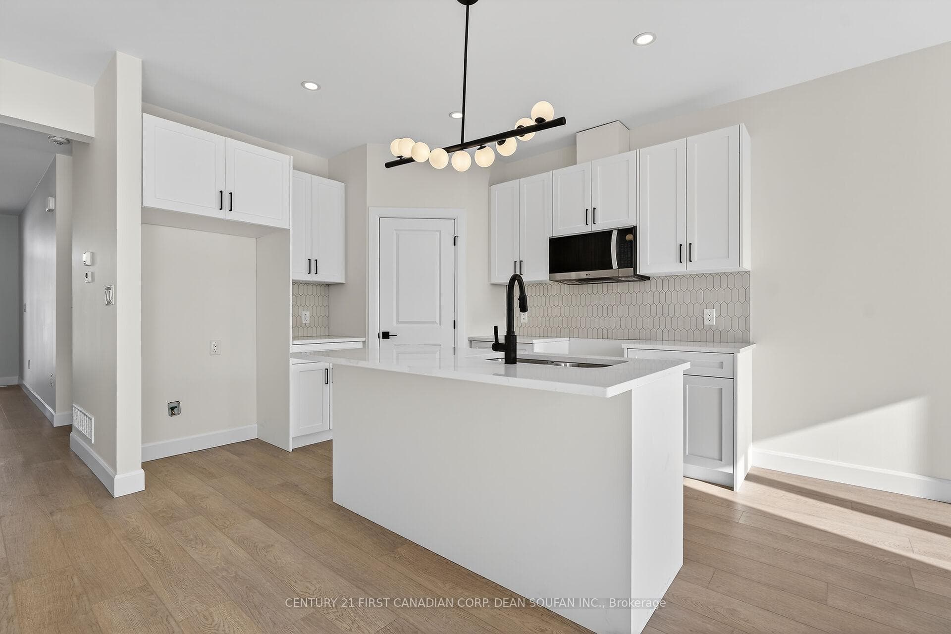 829 Catalpa Square photo 12