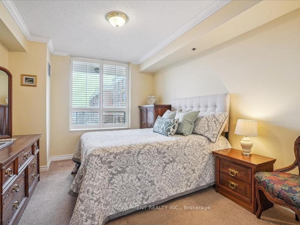 100 Burloak Drive Unit 2315 photo 21