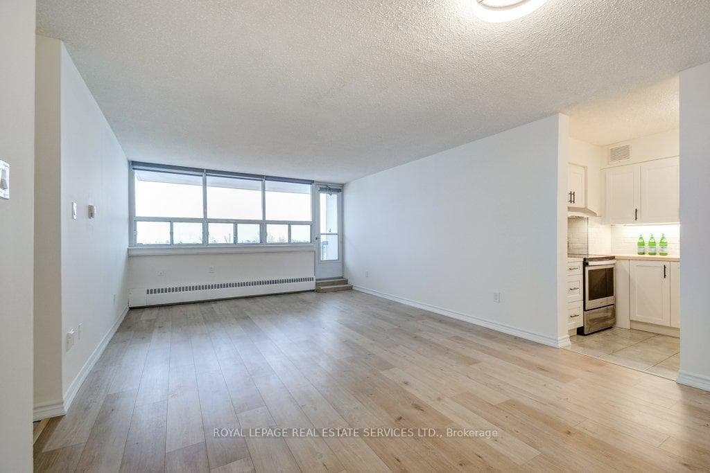 212 Kerr Street Unit 907 photo 9
