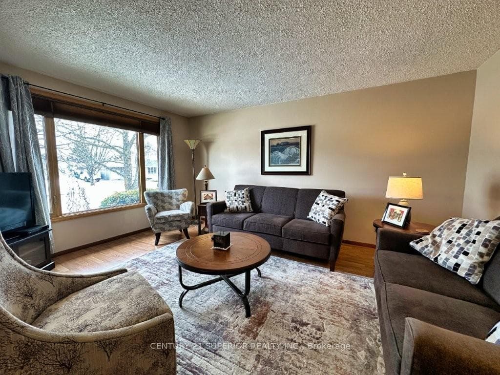 151 Essex Court photo 6