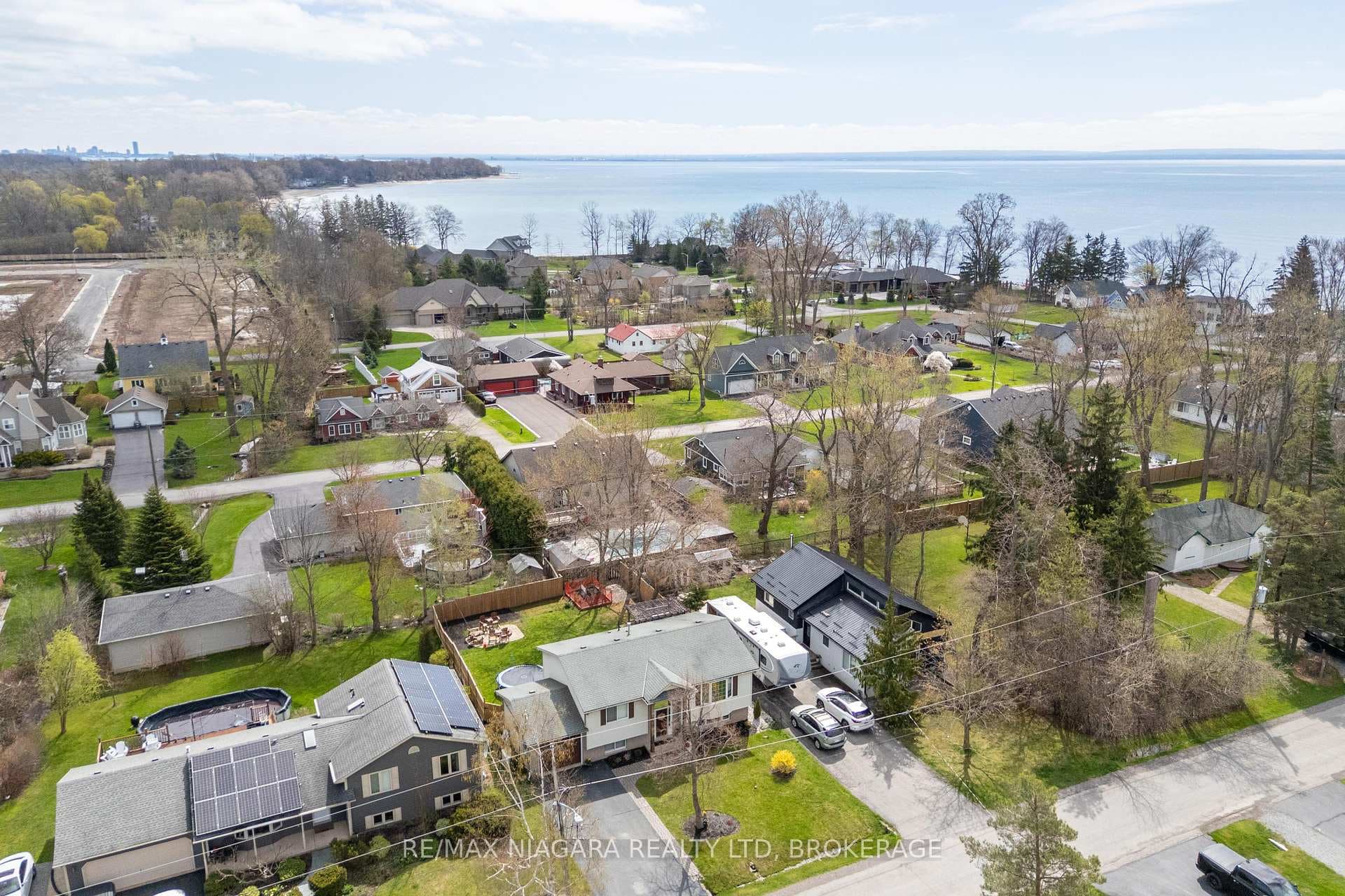 44 Maple Leaf Avenue photo 39