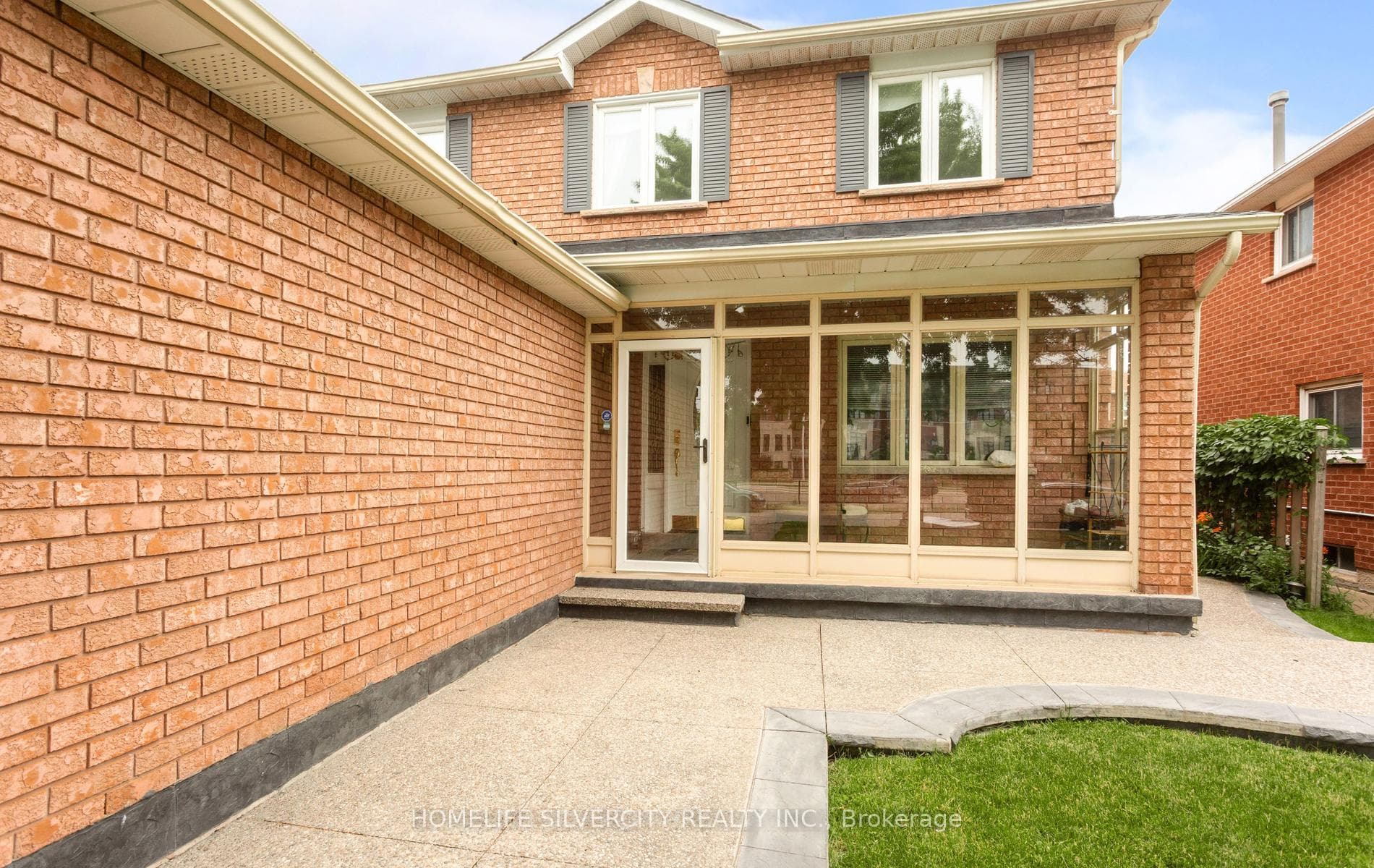 303 Hickory Circle photo 4