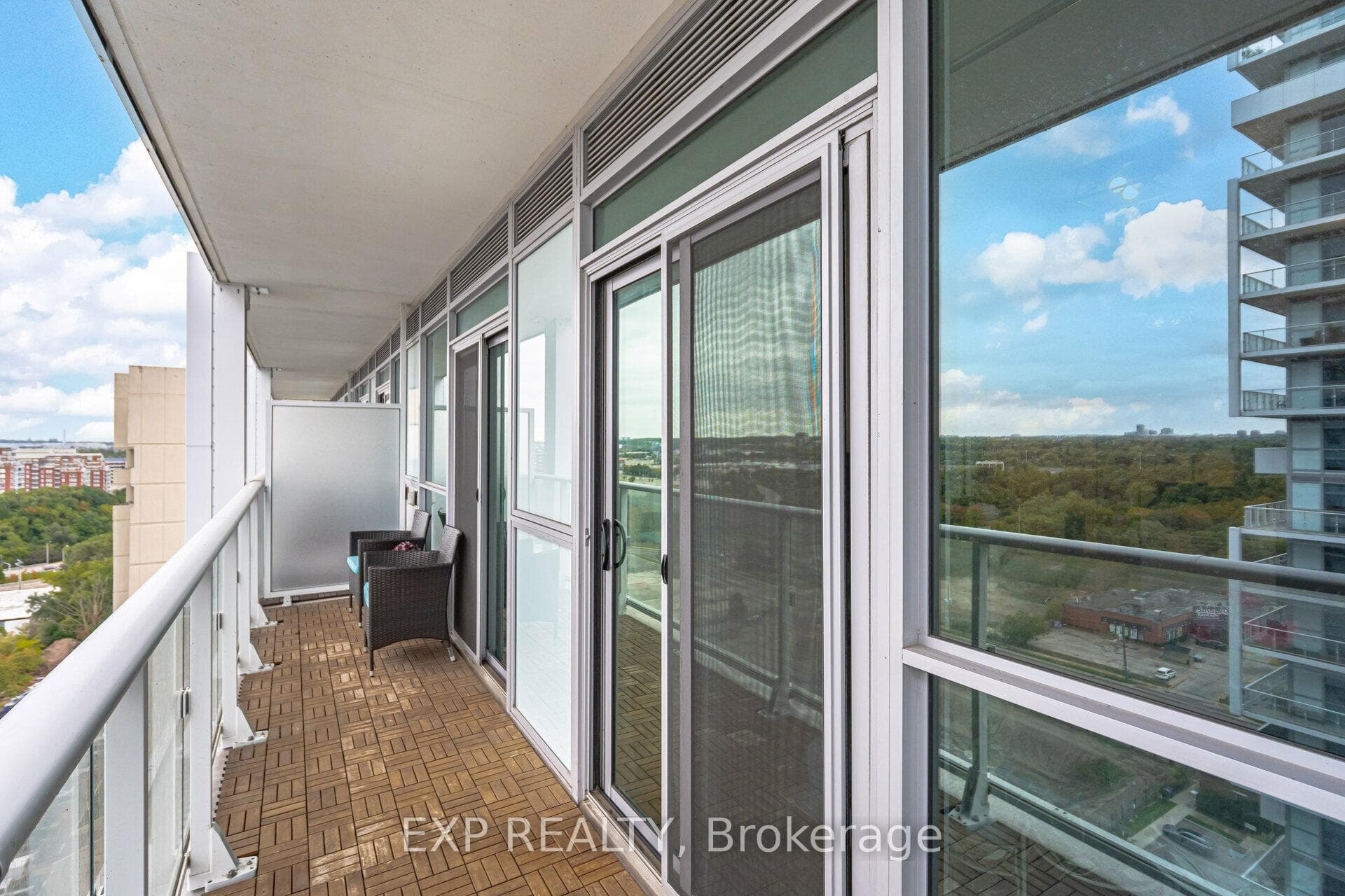 55 Speers Road Unit 1401 photo 18