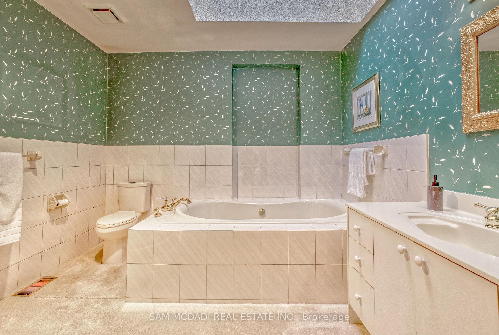 521 Vanessa Crescent photo 18