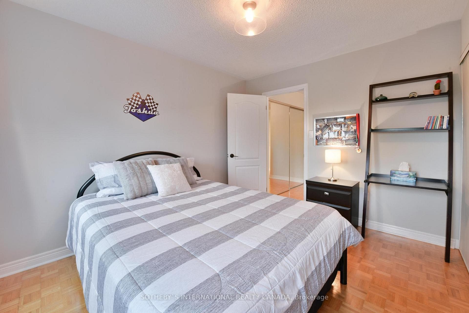 22 Laura Sabrina Drive photo 23